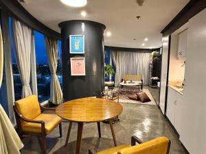 55-SQM Urban Cabin in Poblacion Makati