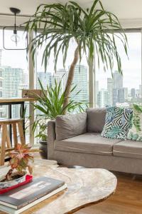 55-SQM Stunning View Wood House Poblacion Makati