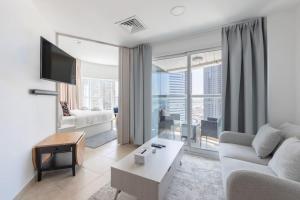 Cozy, Compact, Equipped Studio, 8 mins from metro