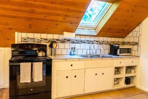 Hawks Nest- Perfect Getaway in Shaver Lake