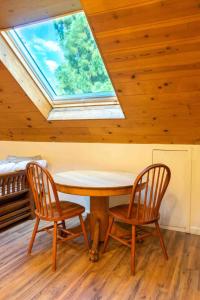 Hawks Nest- Perfect Getaway in Shaver Lake