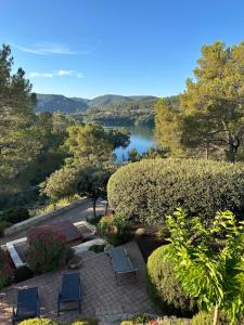 Maisons de vacances Villa Verdon en Provence - Vue sur le Lac d-Esparron sur Verdon : photos des chambres