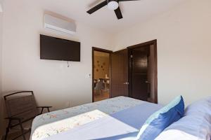 Family Friendly Condo 10 min to BeachWIFI 200 MB