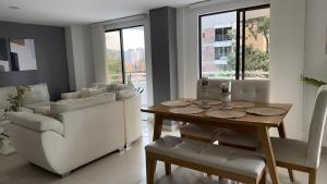 Moderno Apartamento en el Poblado cerca a Provenza 3H Capacidad 8 personas