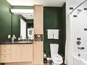 City View Downtown Dallas High Rise Condo with Free Parking, Gym, Pool