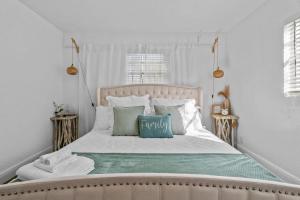 Modern 4BR South Tampa Home Yard Near the Bay