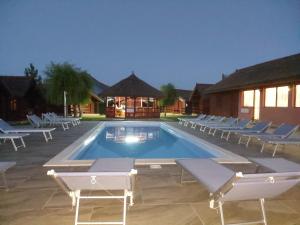 La Tavi casute tip camping