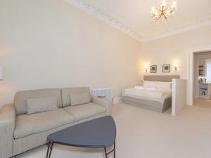 Bright and Spacious Studio Knightsbridge London - Pass the Keys