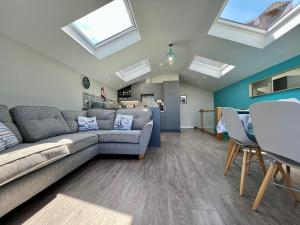 Spacious 3 Bed Seaview Retreat - Family-Friendly in Westward Ho!