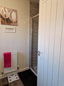 A cosy modern house with 2 beautiful double rooms