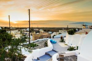 FOSuites Santorini Greece