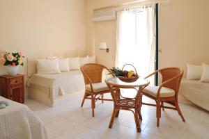 Holiday Sun Hotel Paros Greece