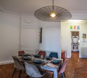 Magnificent Marseille 3-bedroom penthouse apartment with elevator, AC