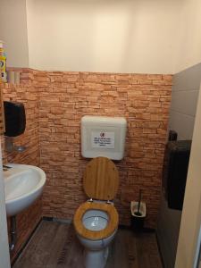 Hobbit Hütte am Bach ohne Bettwäsche