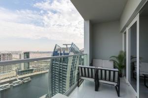 Business Bay Gem1 bd apt with Scenic Canal Views