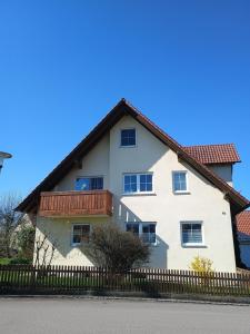 Ganze Wohnung mit Balkon, bis 5 Personen rund 90 qm