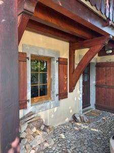 Spacious Farmhouse Apartment, by Lake & Mountains