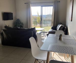 Warm, Homely Apartment - 5min Away Menlyn Main