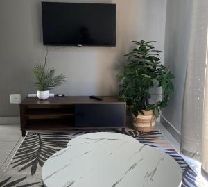 Warm, Homely Apartment - 5min Away Menlyn Main