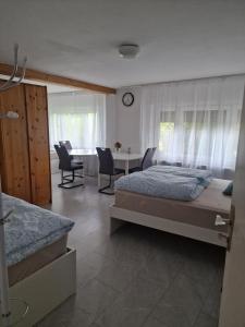 Einliegerwohnung mit 2 Zimmern, Badezimmer, küche