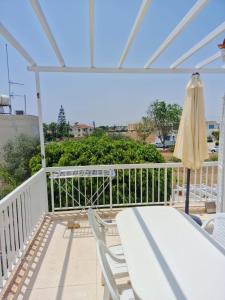 Quiet Top Floor One Bedroom Apartment in Pyla Near Beach