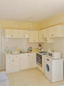 Quiet Top Floor One Bedroom Apartment in Pyla Near Beach