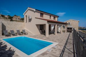 Villa Kamia with private heated pool and electric vehicle adapter