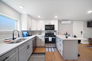 Med Center Studio Near Museums Fire Pit WiFi BBQ