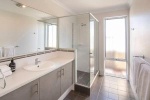 Hideaway on High- 10 minute walk to town