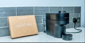 Premium Luxury Stay - Modern with Jetted Tub & Garden