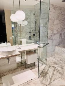 Luxe Condo Balcony Strip View No Resort Fee