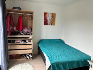 Bright, well furnished apartment