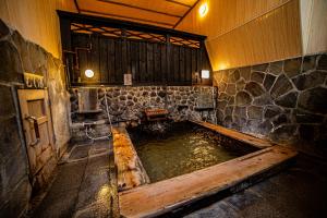 泊 Park TSUETATE 旧 四季の宿 わかのや - Historic Luxury Villa with Private Onsen - Ideal for Large Groups of 20