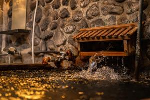 泊 Park TSUETATE 旧 四季の宿 わかのや - Historic Luxury Villa with Private Onsen - Ideal for Large Groups of 20