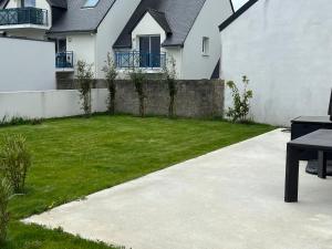 Maisons de vacances Ma Bro - ERDIVINES : Maison 4 Chambres