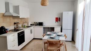 Lovely 2 bed 3 bath, fully equipped, near promenad