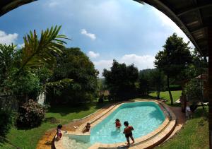 Villa Teras Makati 4BR near Curug Nangka