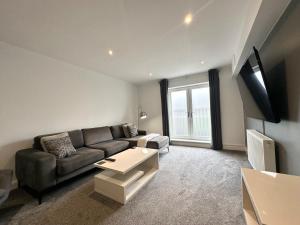 Silver Bay Apartment - Central, Private Parking