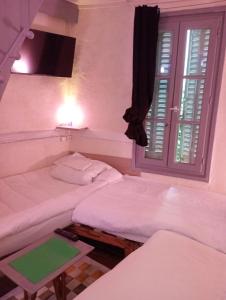 Appartements Studio hypercentre - Free Parking - self check in : photos des chambres
