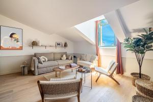 Exceptional location, 2BR right on Place Massena, Newly Renovated