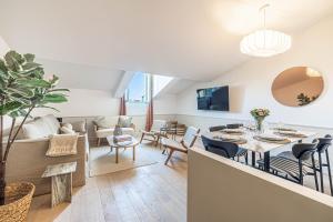 Exceptional location, 2BR right on Place Massena, Newly Renovated