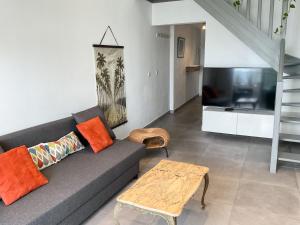 La Prom 2 - a two bedroom apartment with a sea view