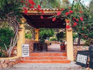 Serene 4 Bedroom Villa in Ibiza City, 1032
