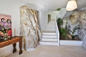 Serene 4 Bedroom Villa in Ibiza City, 1032