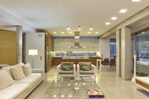 Modern 5 Bedroom Villa in Ibiza Haven, 1239