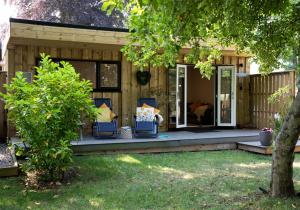 Luxury Chestnut Lodge with Hot Tub and Games Room