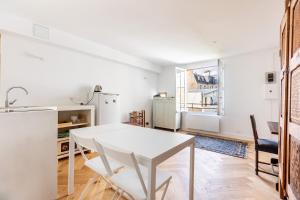 Parisian apartment in the 5th