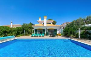 Vila Rolas - Beautiful 5 bed villa with pool and aircon 3 min to Luz beach