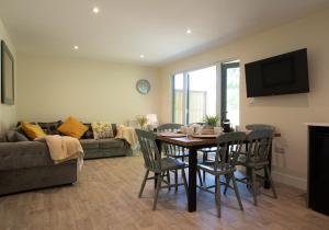 Luxury Chestnut Lodge with Hot Tub and Games Room