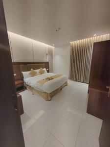 جولدن نيو محايل-نيلوفور فور محايل سابقا